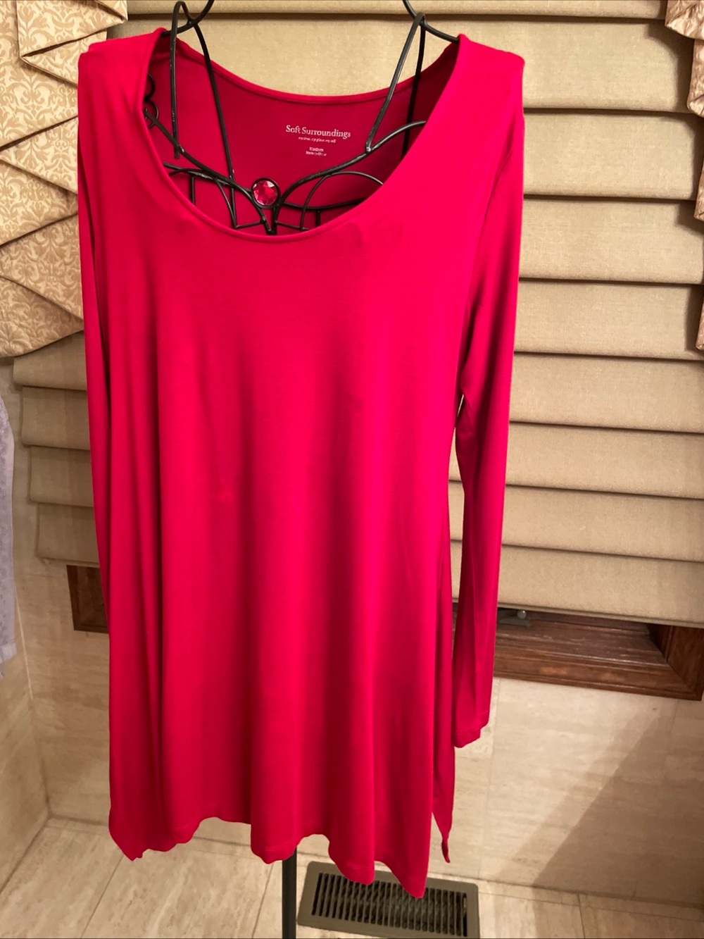 Soft Surroundings Red Long Sleeve Stretchy Tunic Top Sz Medium Asymmetrical Hem